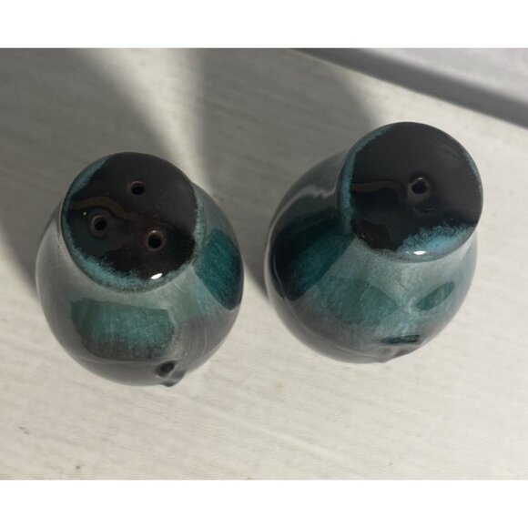 Blue Mountain Pottery Salt & Pepper Shakers Vtg 4" Tall MCM Green Drip Glaze - Picture 2 of 8